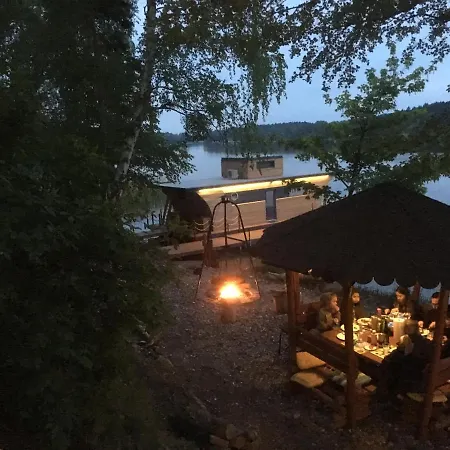 Na Wodzie Houseboat Hotel na wodzie Ślesin